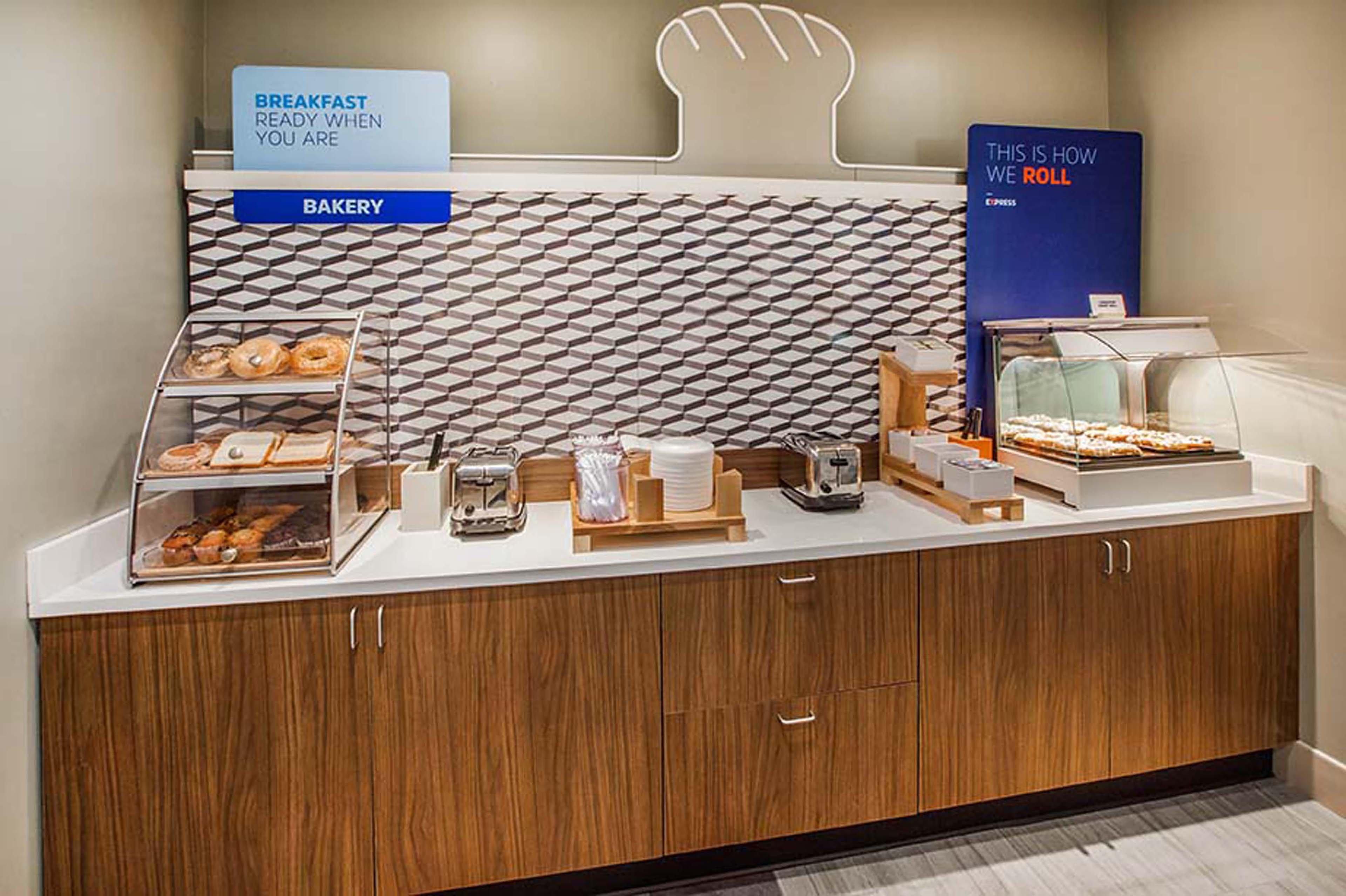 Holiday Inn Express & Suites Salisbury By Ihg Екстериор снимка